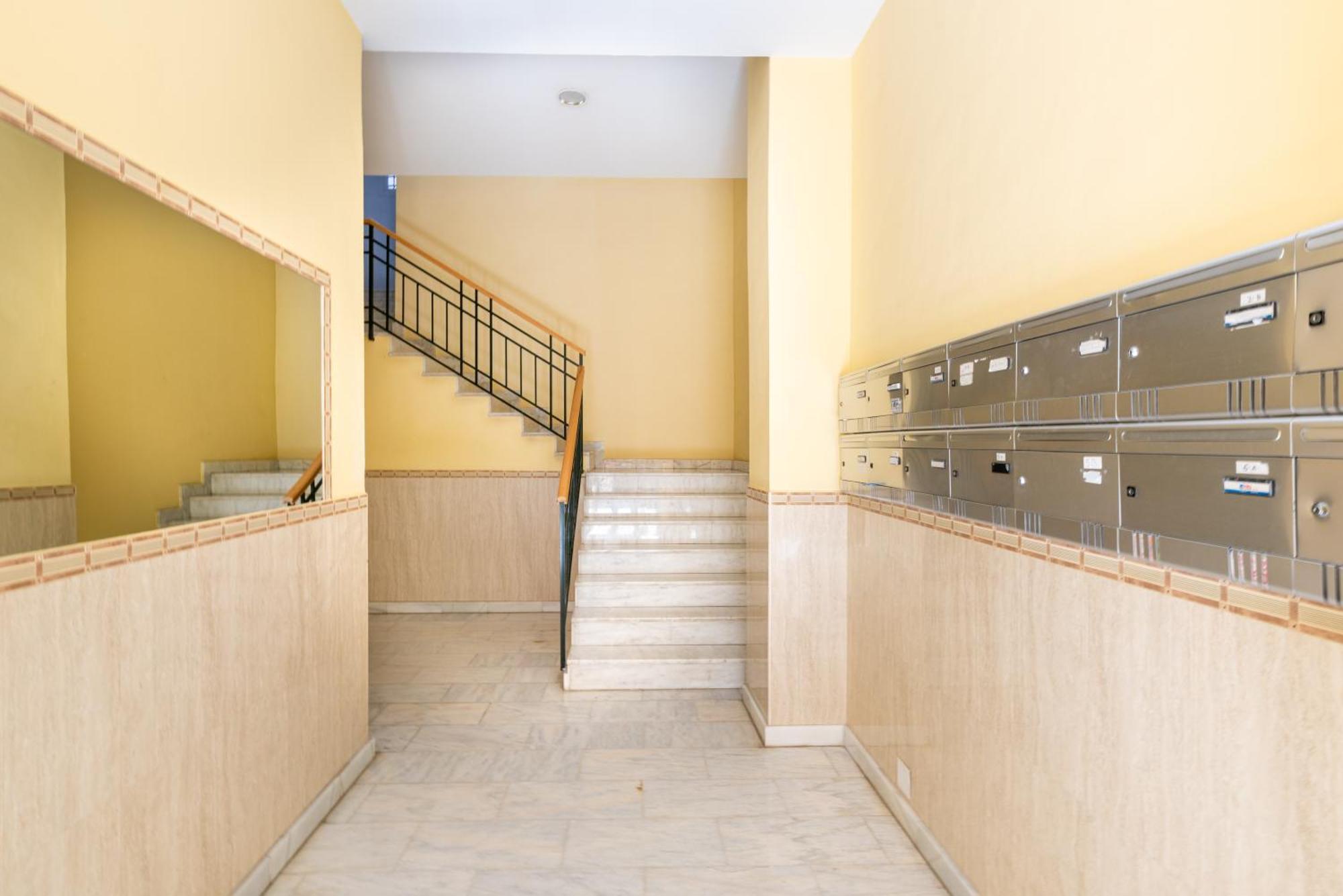 Wintowinrentals Quiet Apartment, Good Location, Free Parking Малага Екстериор снимка