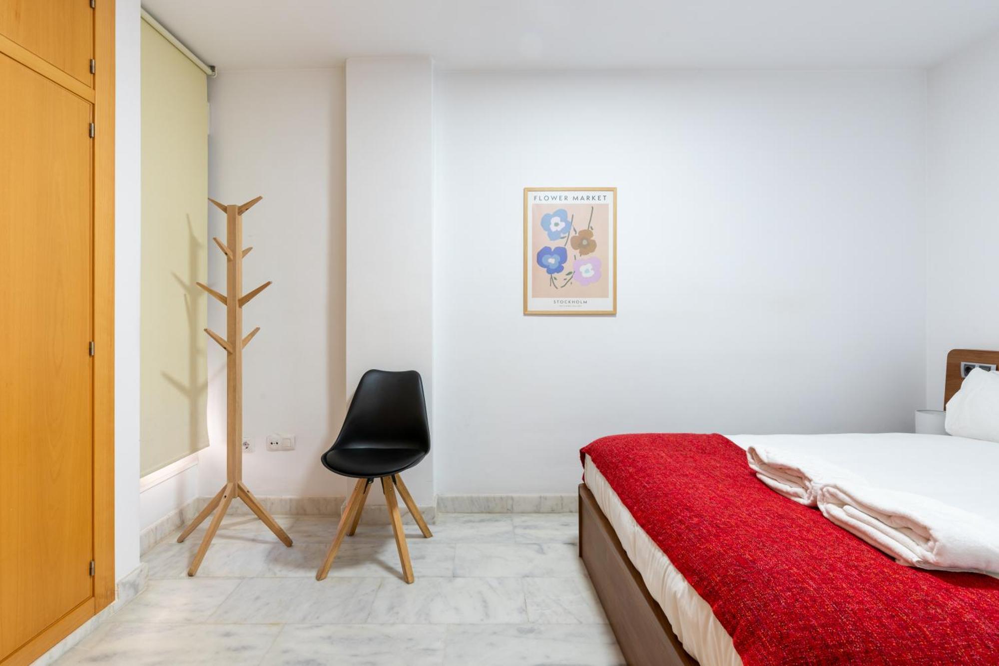 Wintowinrentals Quiet Apartment, Good Location, Free Parking Малага Екстериор снимка