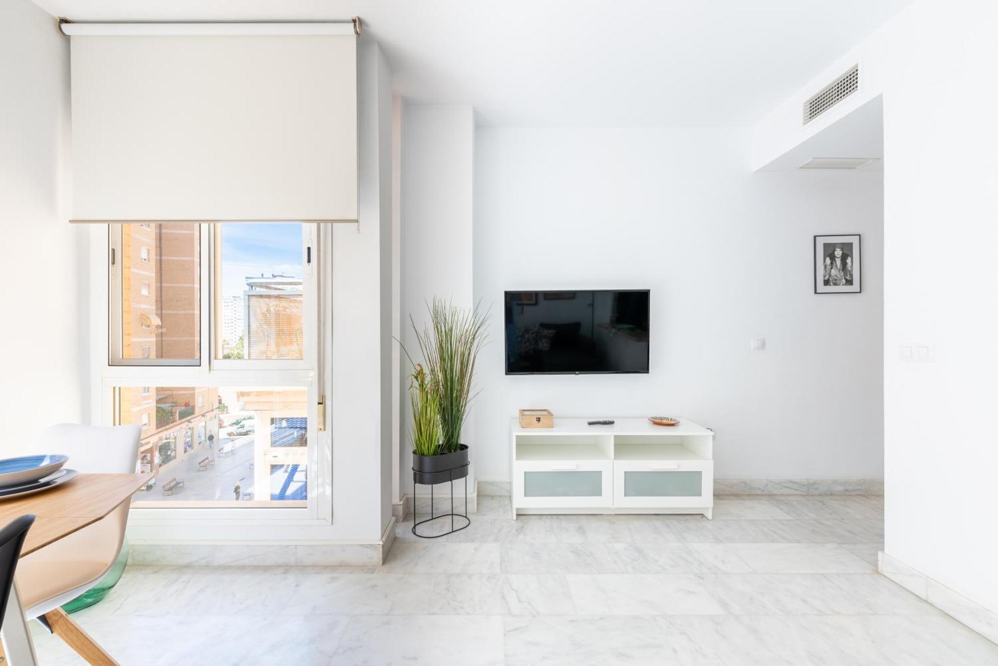 Wintowinrentals Quiet Apartment, Good Location, Free Parking Малага Екстериор снимка
